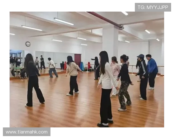 街舞热潮：深入成都街舞队的训练与耐力挑战揭秘