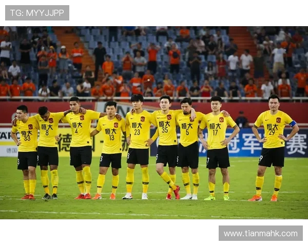 广州我恒大迎战广岛球队全力争胜力求小组出线机会