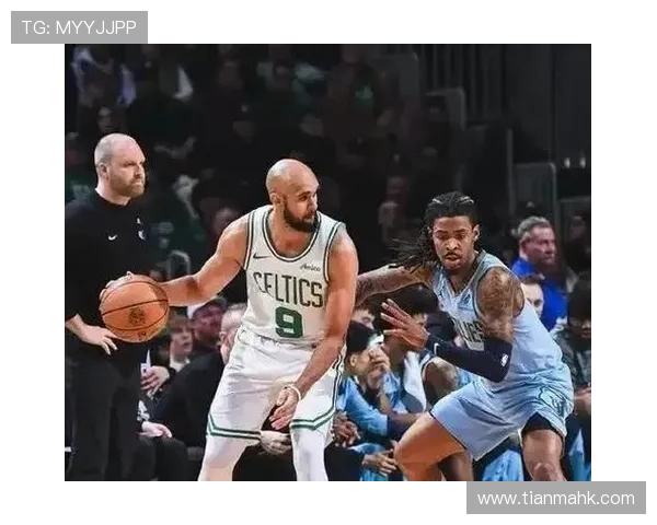 热火与凯尔特人激战正酣直播盛况引发球迷热情高涨