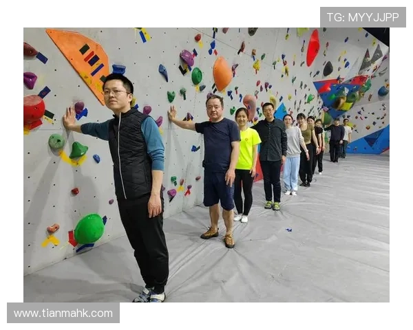 攀岩竞技新视角：深入探讨北京攀岩队的战术与训练策略